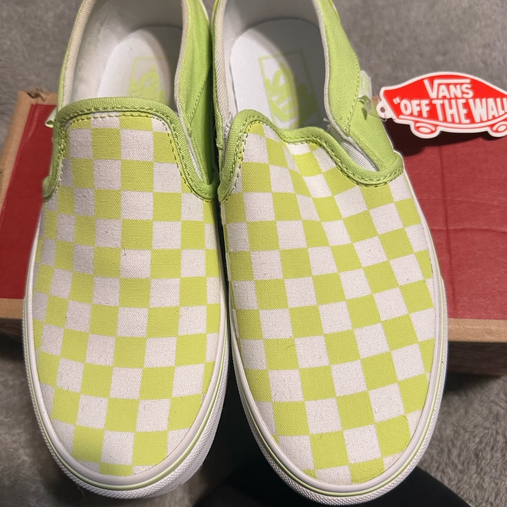 NWT Vans size 7